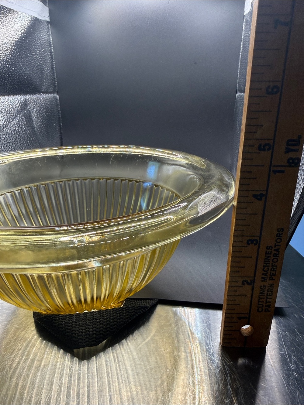 Depression Glass Footed Nesting Bowls - Picture 6 of 14